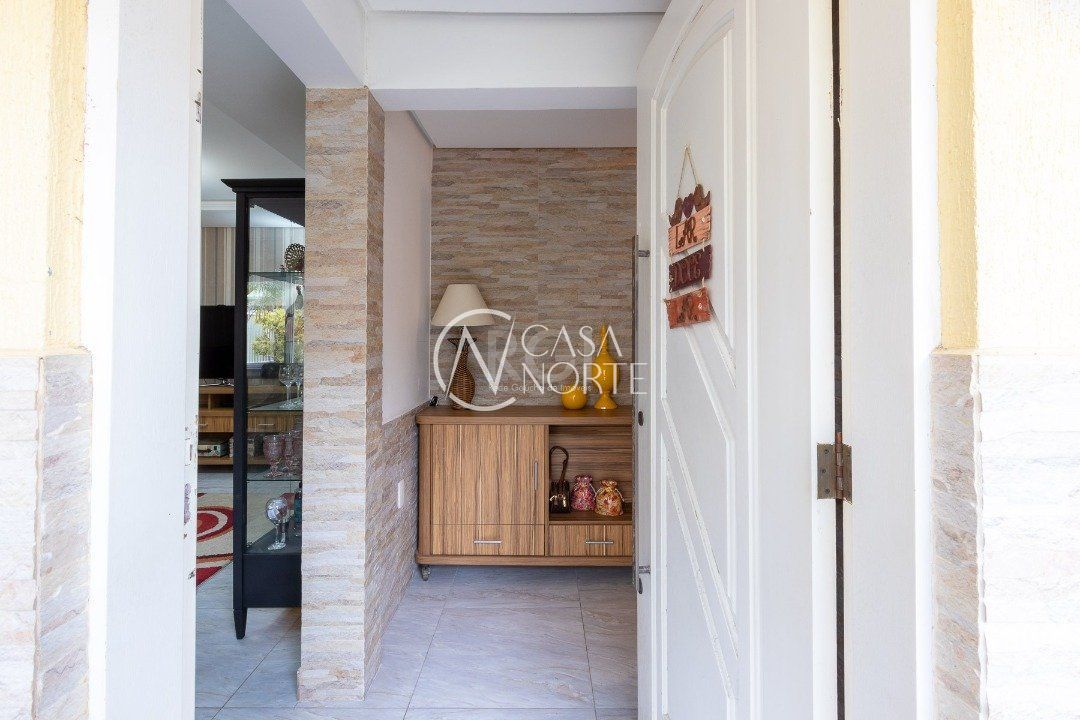 Casa à venda com 3 quartos, 342m², 2 suítes, 2 vagas, Rua Ancara no bairro Espírito Santo em Porto Alegre