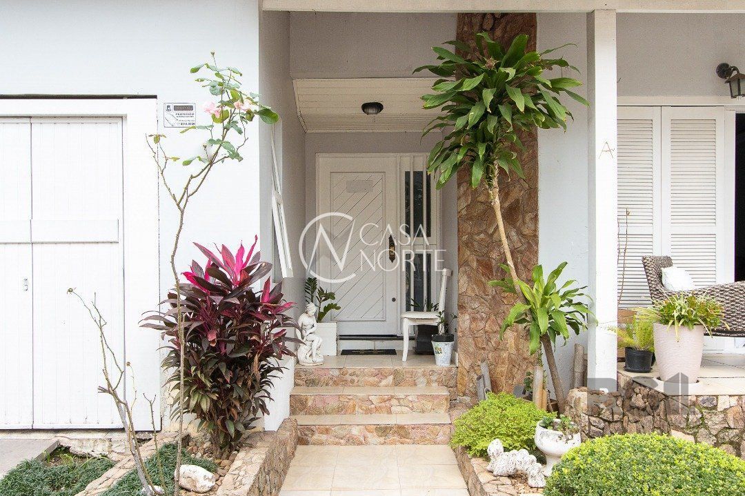 Casa à venda com 3 quartos, 267m², 1 suíte, 3 vagas, Rua Elias Bothome no bairro Jardim Itu em Porto Alegre