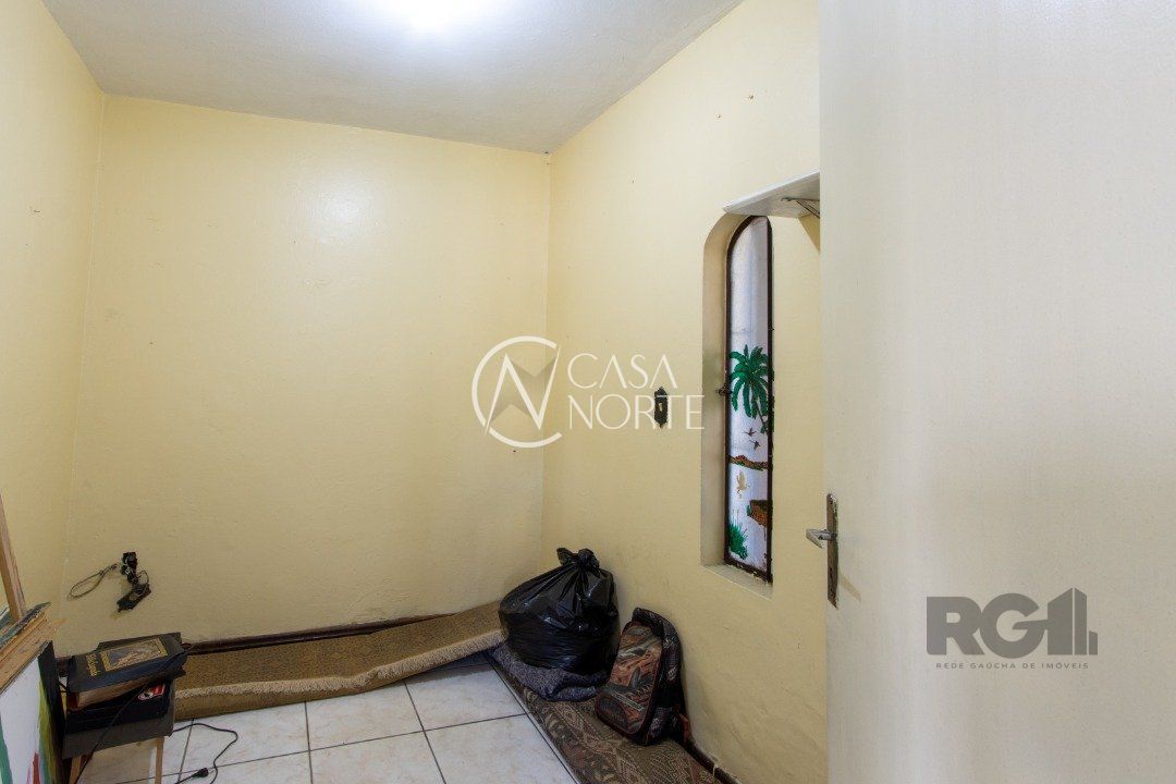 Sobrado à venda com 3 quartos, 180m², 1 suíte, 4 vagas, Rua Doutora Noemi Valle Rocha no bairro Serraria em Porto Alegre