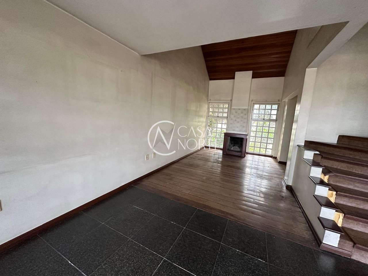 Casa de Condomínio à venda com 3 quartos, 201m², 1 suíte, 1 vaga, Rua Padre João Batista Reus no bairro Tristeza em Porto Alegre