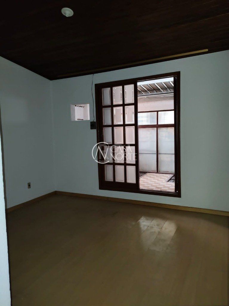 Casa à venda com 2 quartos, 98m², 2 vagas, Rua Almiro Coimbra no bairro Morro Santana em Porto Alegre