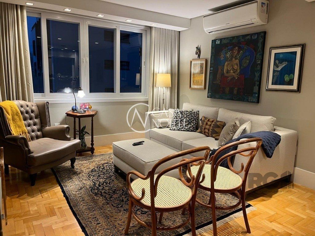 Apartamento à venda com 2 quartos, 74m², 1 suíte, 1 vaga, Rua Vinte e Quatro de Outubro no bairro Moinhos de Vento em Porto Alegre