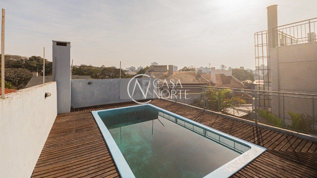 Casa à venda com 3 quartos, 300m², 1 suíte, 4 vagas, Rua Doutor Prudente de Moraes no bairro Chácara das Pedras em Porto Alegre