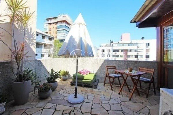 Cobertura à venda com 3 quartos, 220m², 1 suíte, Rua General Neto no bairro Floresta em Porto Alegre