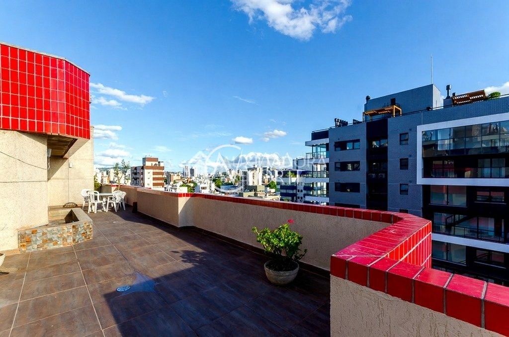 Cobertura à venda com 3 quartos, 311m², 1 suíte, 3 vagas, Rua Santa Cecília no bairro Rio Branco em Porto Alegre