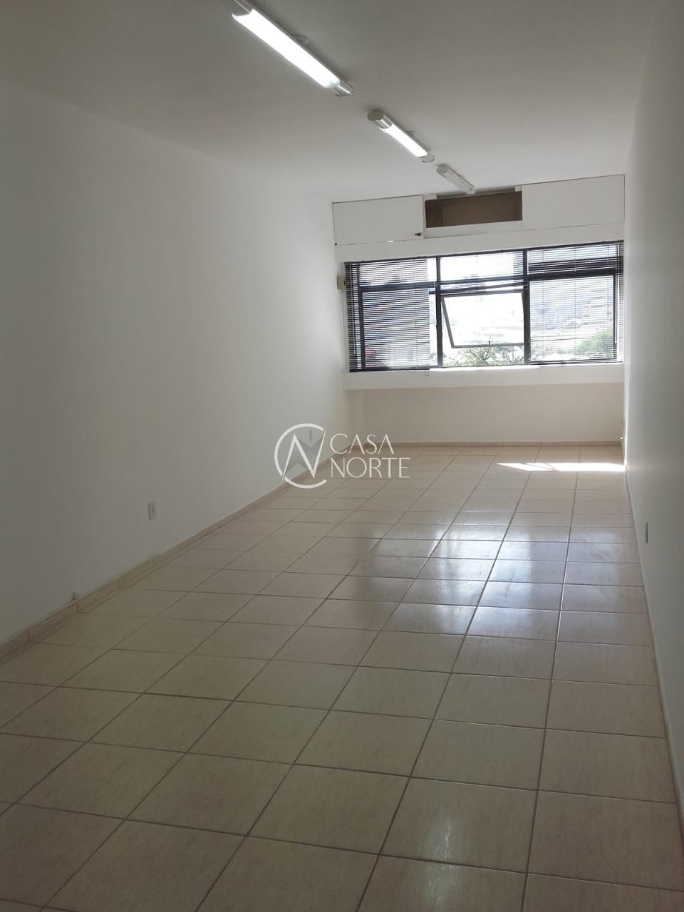 Sala Comercial à venda com 1 quarto, 35m², Rua Itapeva no bairro Passo da Areia em Porto Alegre
