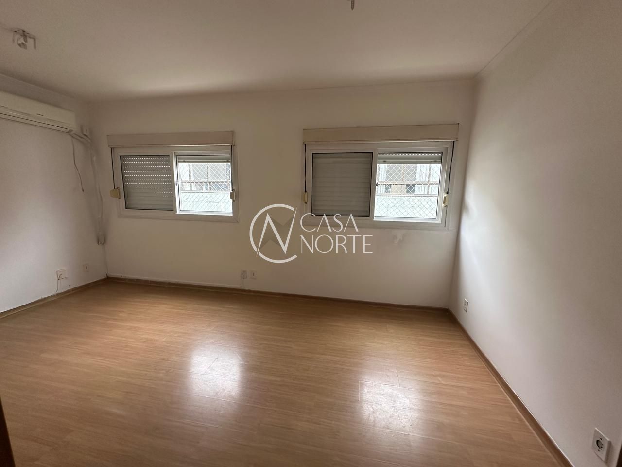 Apartamento à venda com 2 quartos, 67m², 1 suíte, 1 vaga, Rua Porto Calvo no bairro Ipanema em Porto Alegre