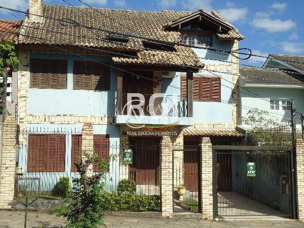 Casa à venda com 3 quartos, 320m², 1 suíte, 5 vagas, Rua Barao do Amazonas no bairro Partenon em Porto Alegre