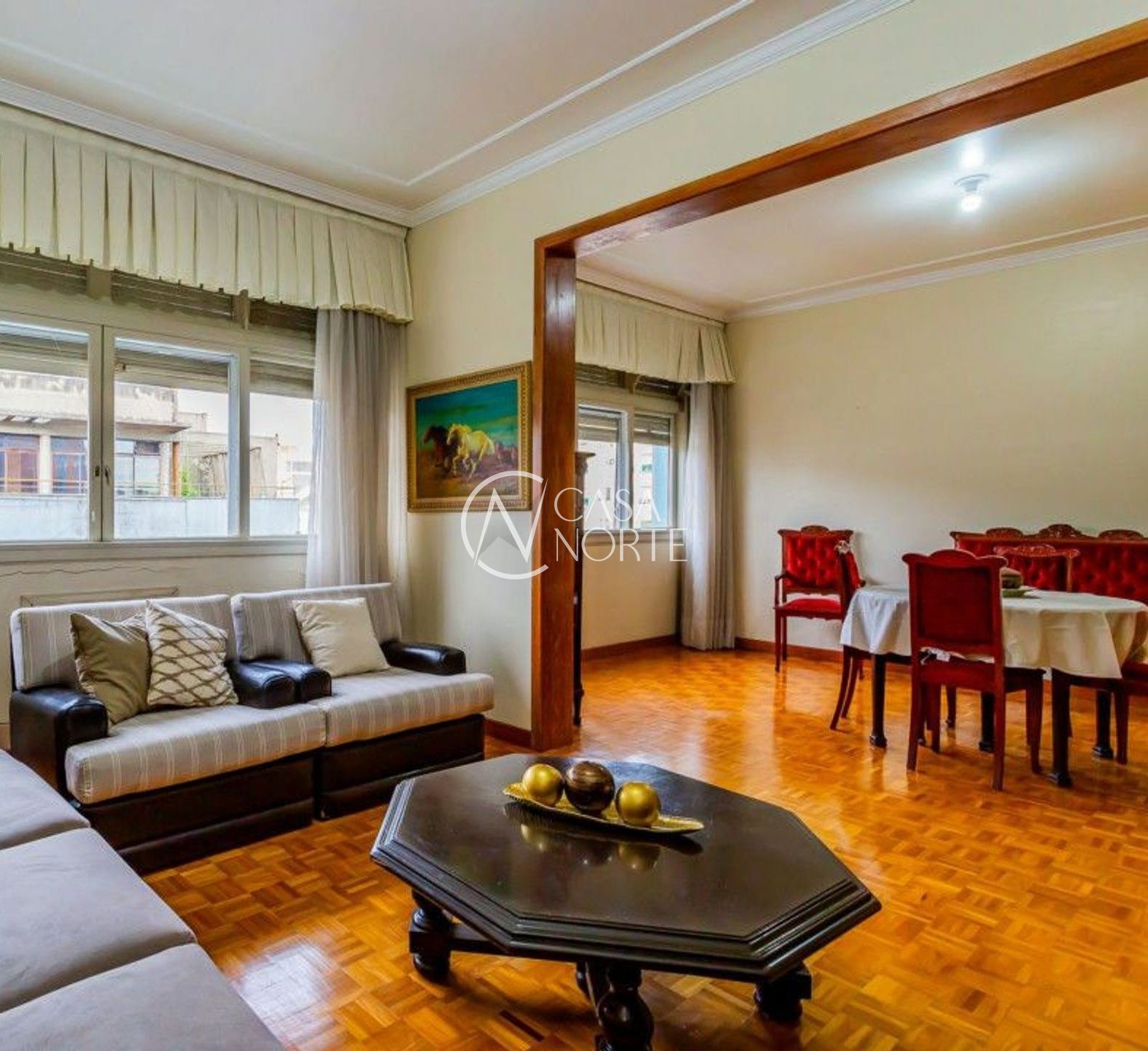 Apartamento à venda com 4 quartos, 196m², 1 suíte, 1 vaga, Rua Garibaldi no bairro Independência em Porto Alegre