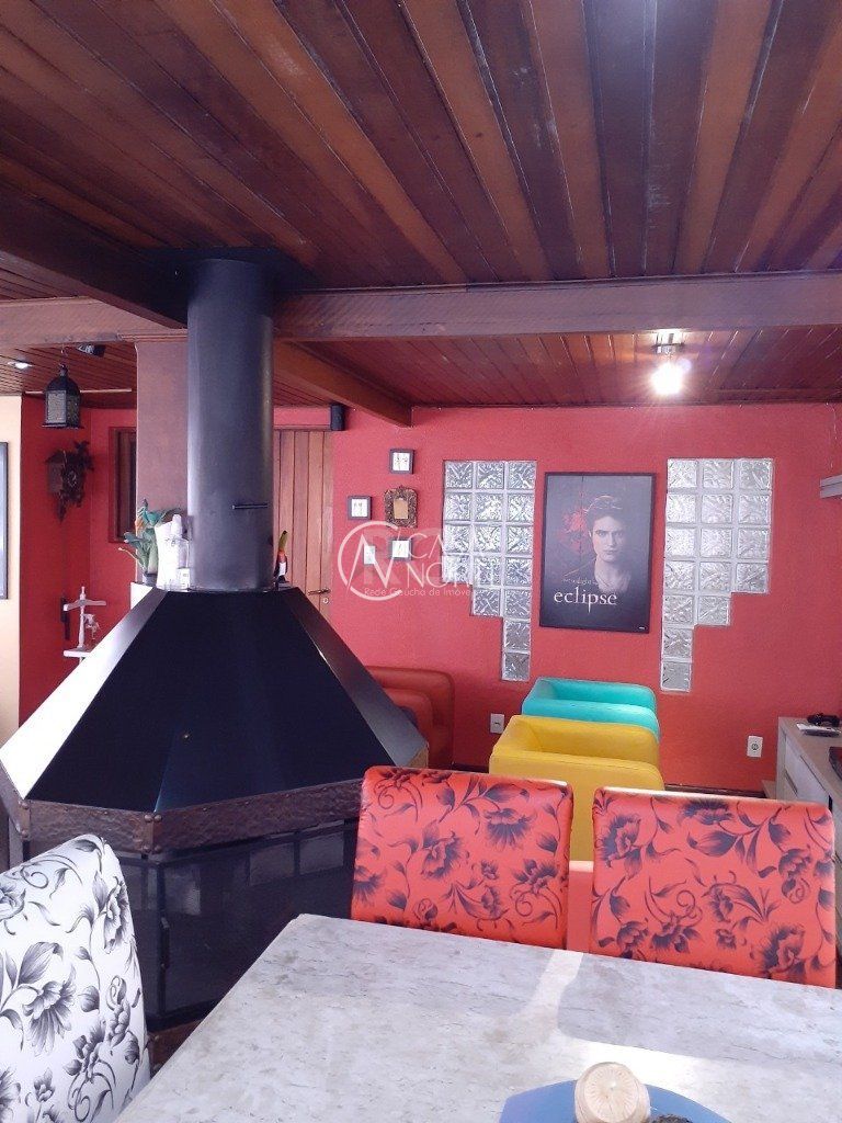 Casa à venda com 3 quartos, 257m², 2 suítes, 4 vagas, Rua Doutor João Palombini no bairro Ipanema em Porto Alegre