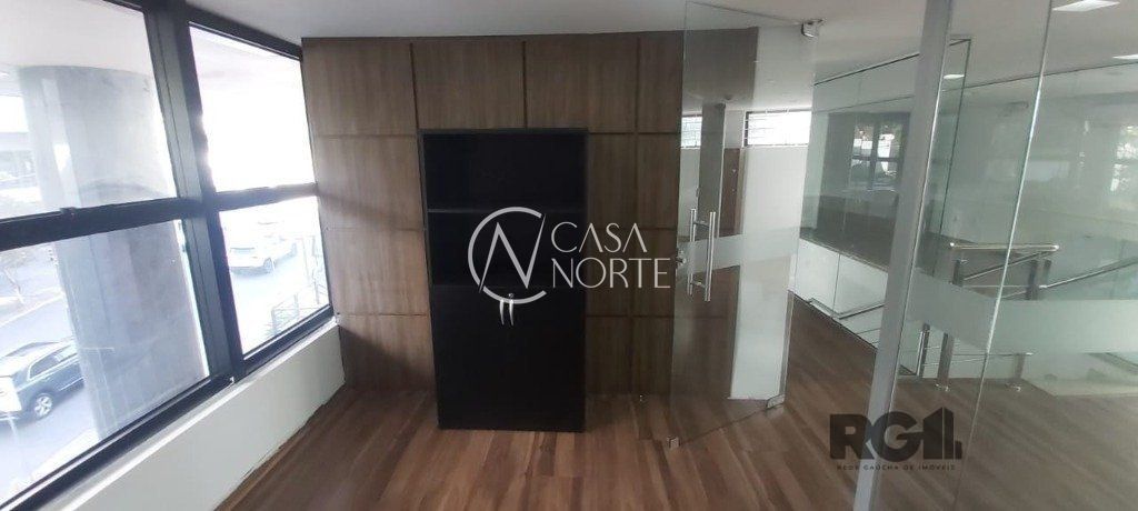 Loja à venda , 113m², 2 vagas, Avenida Luiz Manoel Gonzaga no bairro Três Figueiras em Porto Alegre