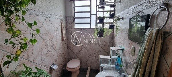 Casa à venda com 4 quartos, 360m², 2 suítes, 5 vagas, Rua Doutor Jorge Fayet no bairro Chácara das Pedras em Porto Alegre