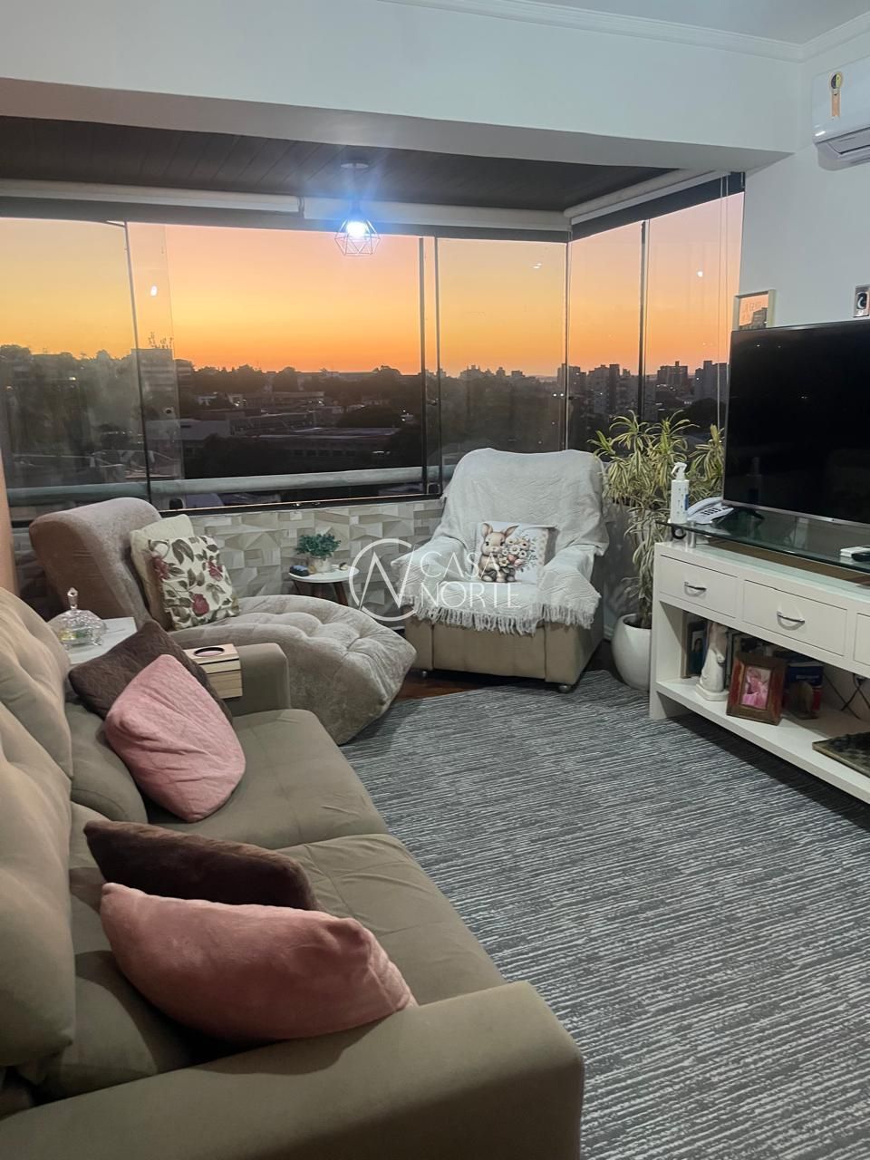 Apartamento à venda com 2 quartos, 71m², 1 vaga, Rua Gomes Jardim no bairro Santana em Porto Alegre