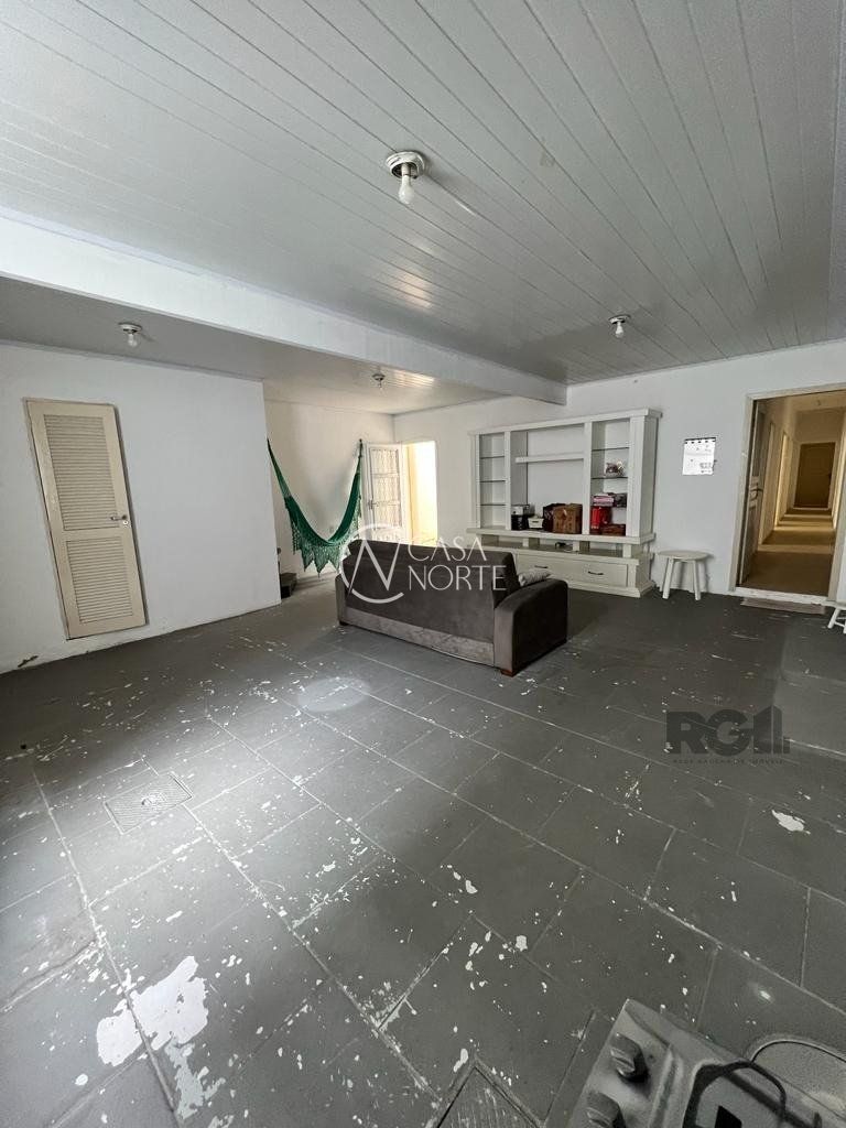 Casa à venda com 4 quartos, 234m², 1 vaga, Avenida Alegrete no bairro Petrópolis em Porto Alegre