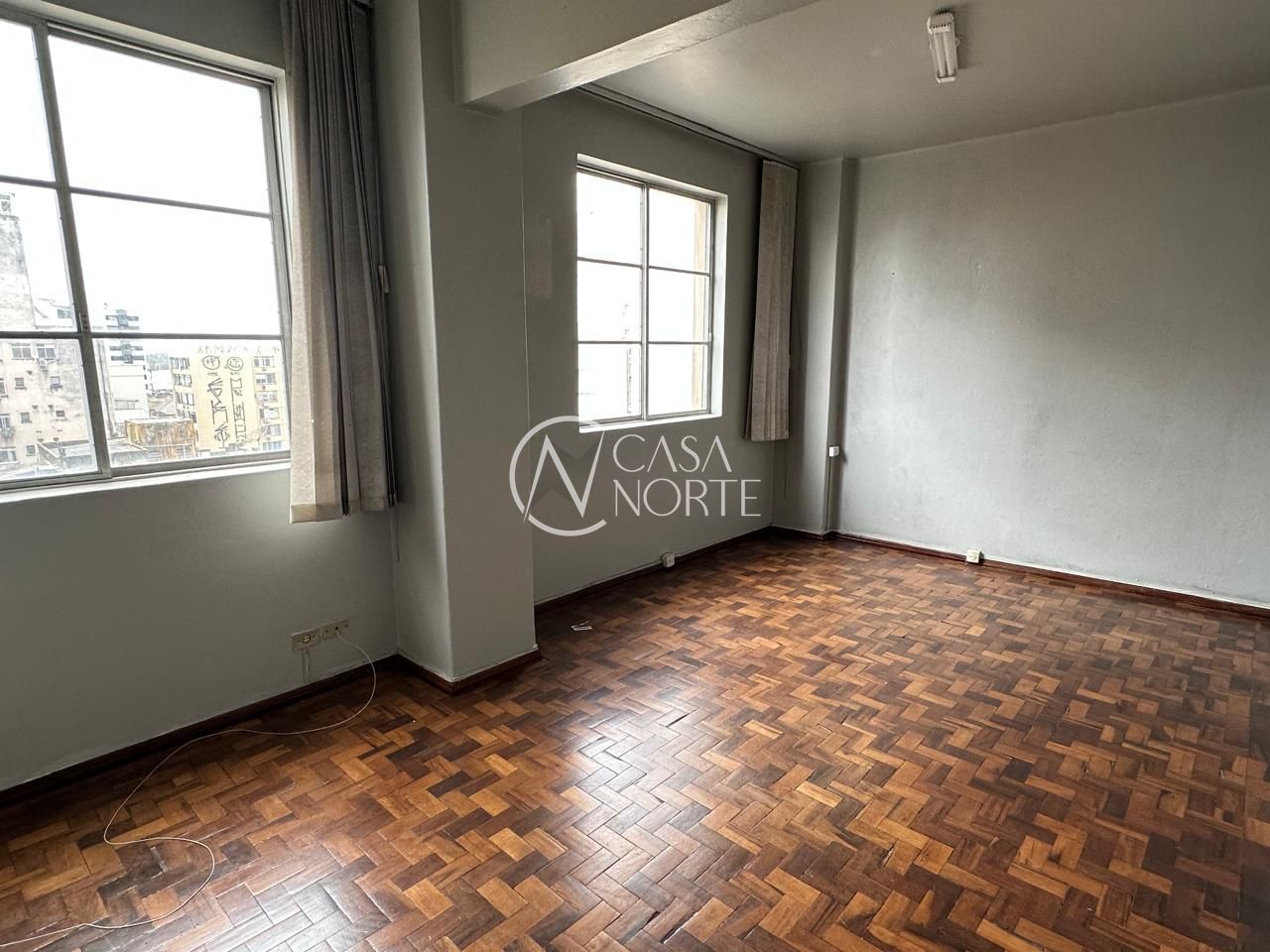 Sala Comercial à venda com 1 quarto, 25m², Rua Vigário José Inácio no bairro Centro Histórico em Porto Alegre