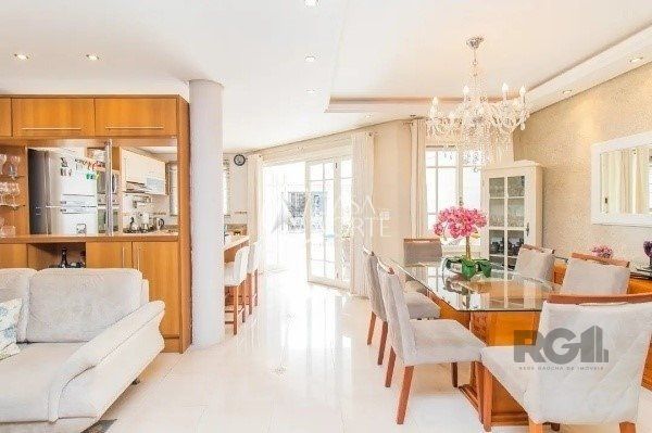 Casa à venda com 3 quartos, 280m², 1 suíte, 2 vagas, Rua Guilherme Alves - de 951 ao Fim - Lado Ímpar no bairro Partenon em Porto Alegre