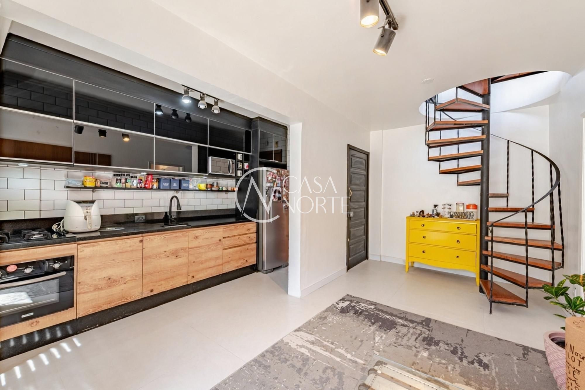 Cobertura à venda com 3 quartos, 117m², 1 suíte, 1 vaga, Rua Gonçalves Dias no bairro Menino Deus em Porto Alegre