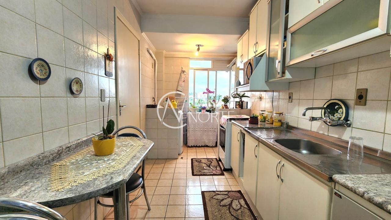 Apartamento à venda com 2 quartos, 71m², 1 vaga, Rua Gomes Jardim no bairro Santana em Porto Alegre