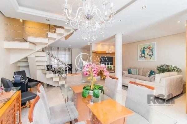 Casa à venda com 3 quartos, 280m², 1 suíte, 2 vagas, Rua Guilherme Alves - de 951 ao Fim - Lado Ímpar no bairro Partenon em Porto Alegre