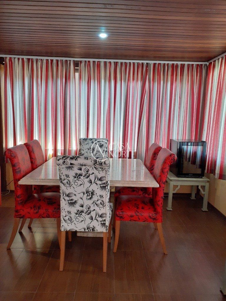 Casa à venda com 3 quartos, 257m², 2 suítes, 4 vagas, Rua Doutor João Palombini no bairro Ipanema em Porto Alegre