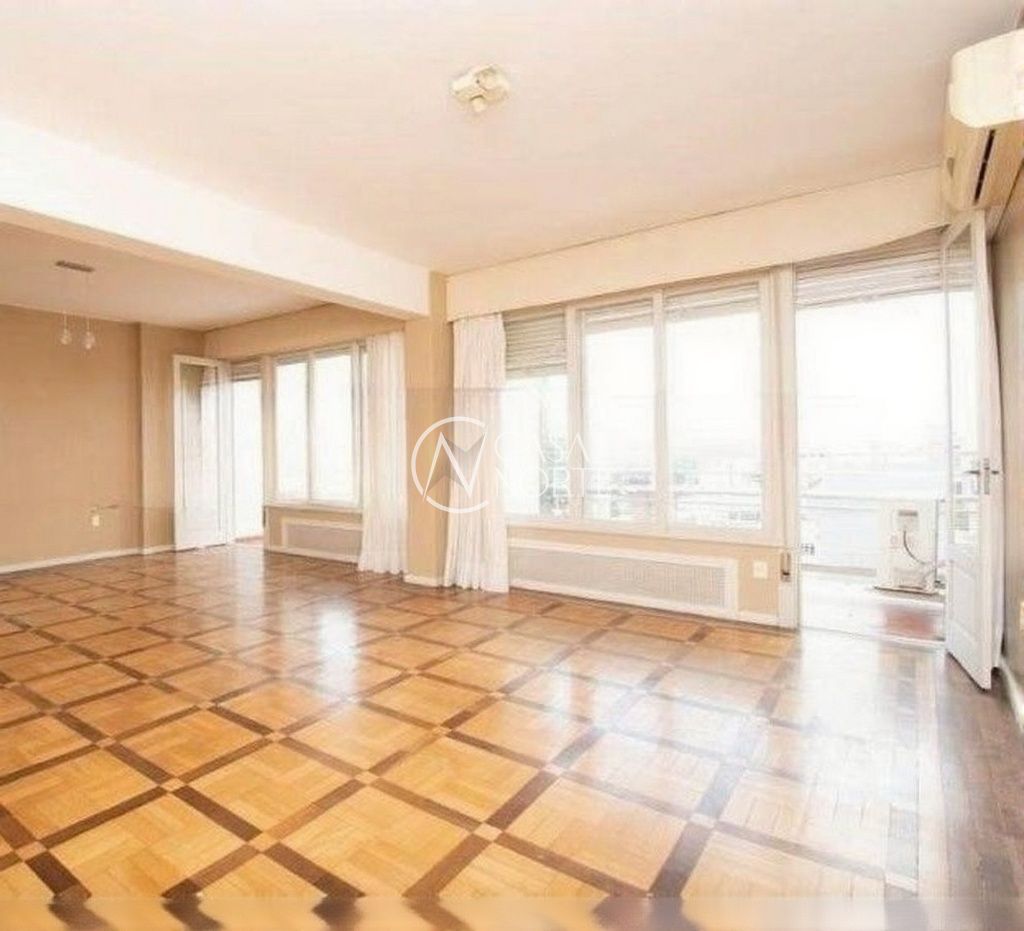 Apartamento à venda com 3 quartos, 185m², 1 suíte, Rua Ramiro Barcelos no bairro Independência em Porto Alegre