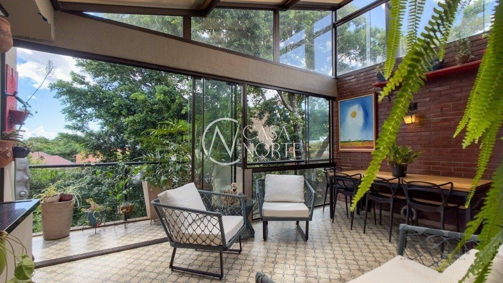 Casa de Condomínio à venda com 3 quartos, 199m², 2 suítes, 2 vagas, Rua Doutor Possidônio Cunha no bairro Vila Assunção em Porto Alegre