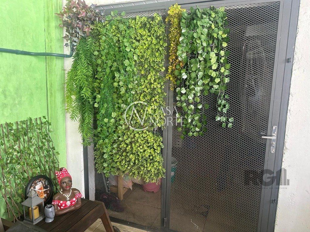 Casa à venda com 3 quartos, 78m², 2 vagas, Rua Nova Prata no bairro Passo da Areia em Porto Alegre