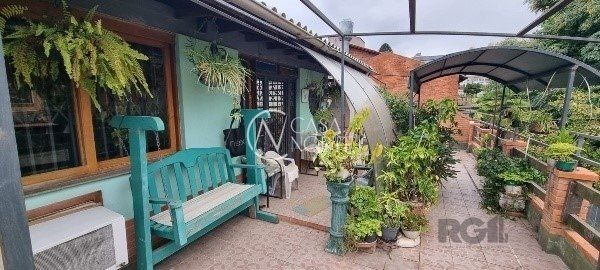 Casa à venda com 4 quartos, 360m², 2 suítes, 5 vagas, Rua Doutor Jorge Fayet no bairro Chácara das Pedras em Porto Alegre