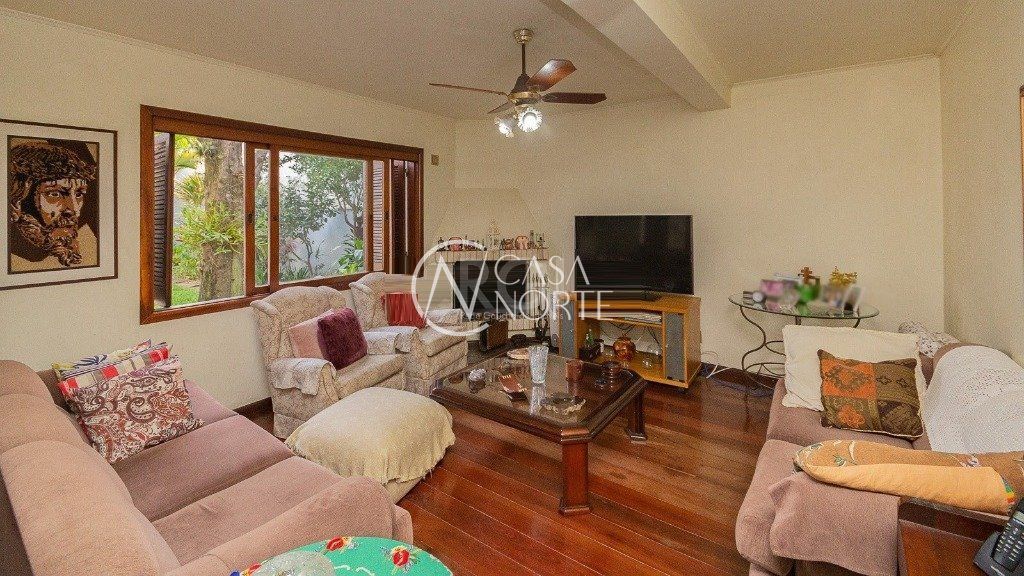 Casa à venda com 3 quartos, 300m², 1 suíte, 4 vagas, Rua Doutor Prudente de Moraes no bairro Chácara das Pedras em Porto Alegre