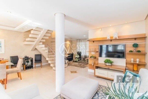 Casa à venda com 3 quartos, 280m², 1 suíte, 2 vagas, Rua Guilherme Alves - de 951 ao Fim - Lado Ímpar no bairro Partenon em Porto Alegre