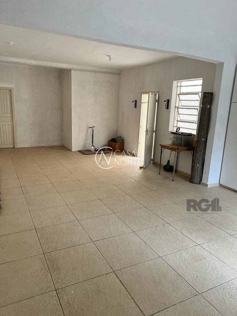 Casa à venda com 4 quartos, 234m², 1 vaga, Avenida Alegrete no bairro Petrópolis em Porto Alegre