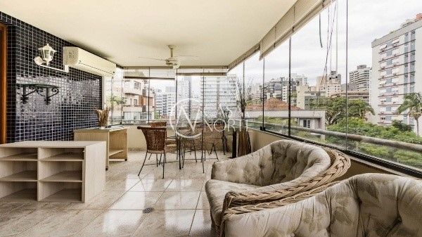 Apartamento à venda com 3 quartos, 222m², 1 suíte, 3 vagas, Avenida Bagé no bairro Petrópolis em Porto Alegre