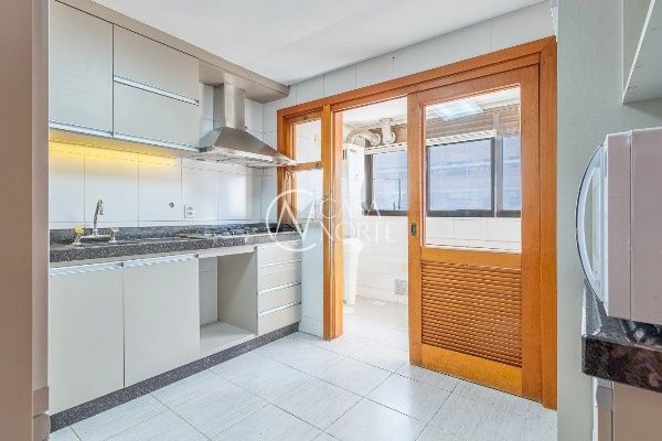Apartamento à venda com 3 quartos, 106m², 1 suíte, 2 vagas, Rua Barão de Ubá no bairro Bela Vista em Porto Alegre