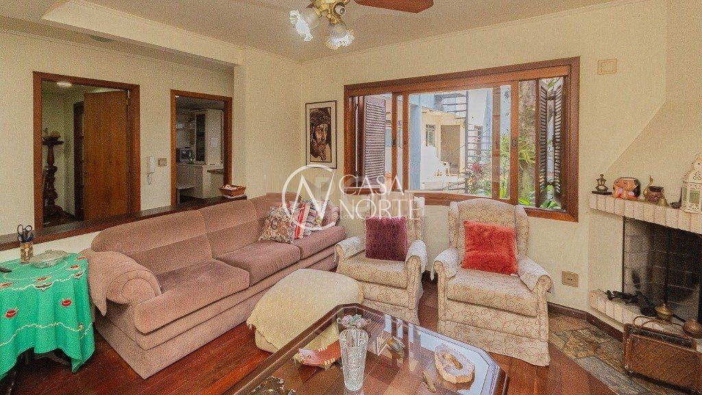 Casa à venda com 3 quartos, 300m², 1 suíte, 4 vagas, Rua Doutor Prudente de Moraes no bairro Chácara das Pedras em Porto Alegre