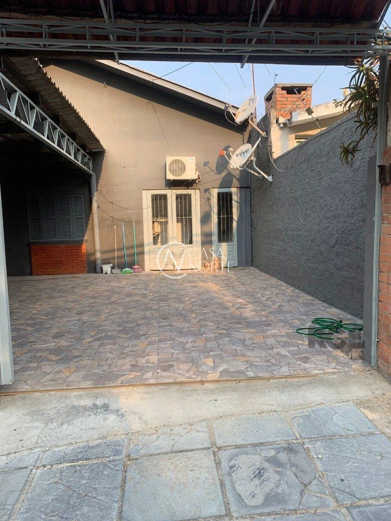 Casa à venda com 3 quartos, 130m², 1 suíte, 3 vagas, Acesso Marcelino Barski no bairro Jardim Sabará em Porto Alegre