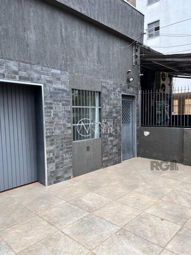 Casa à venda com 4 quartos, 234m², 1 vaga, Avenida Alegrete no bairro Petrópolis em Porto Alegre