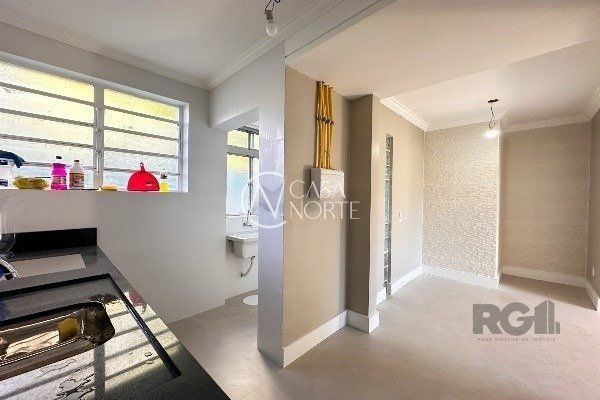Apartamento à venda com 2 quartos, 72m², 1 suíte, 1 vaga, Rua Tenente-Coronel Fabrício Pilar no bairro Mont Serrat em Porto Alegre