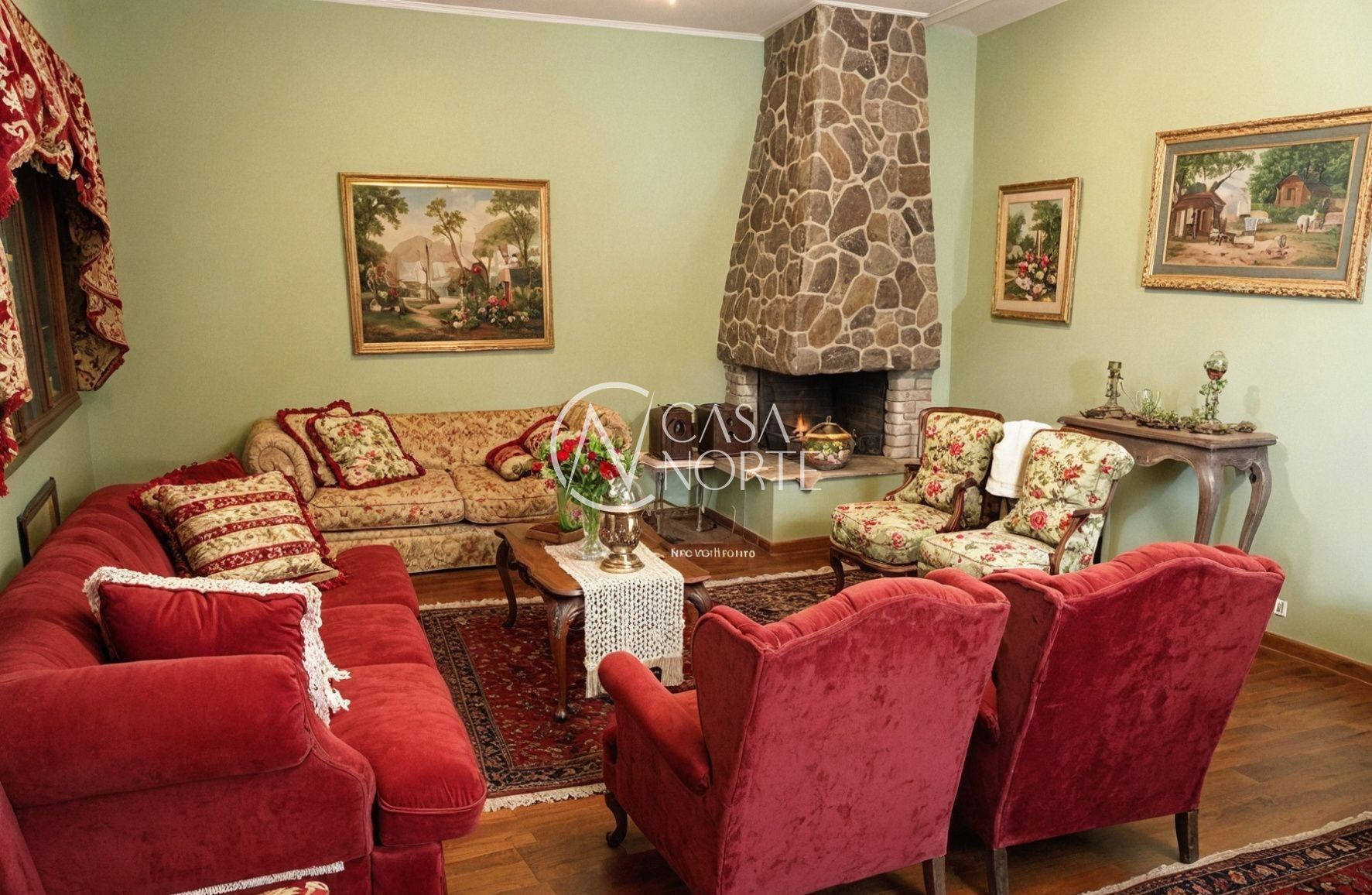 Casa à venda com 3 quartos, 385m², 1 suíte, 5 vagas, Rua Monte Alverne no bairro Chácara das Pedras em Porto Alegre