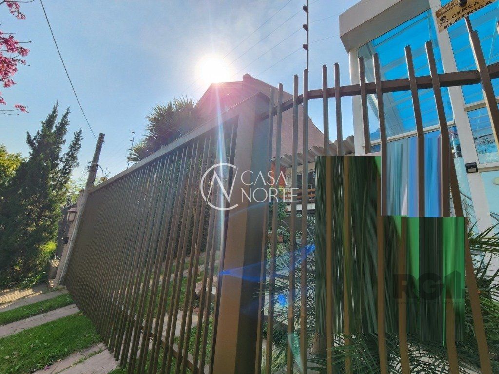 Casa à venda com 3 quartos, 255m², 1 suíte, 4 vagas, Rua Doutor Prudente de Moraes no bairro Chácara das Pedras em Porto Alegre