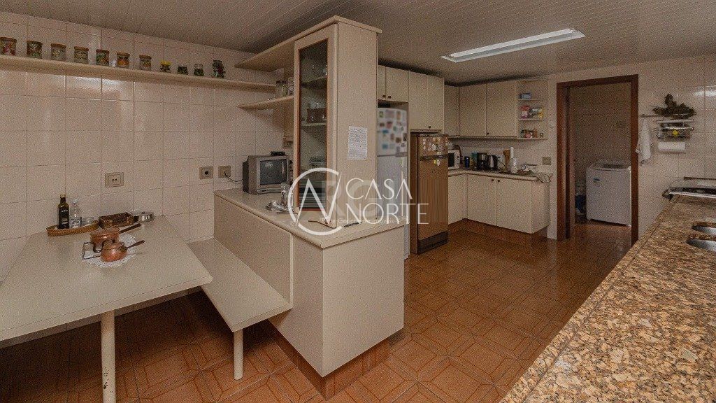 Casa à venda com 3 quartos, 300m², 1 suíte, 4 vagas, Rua Doutor Prudente de Moraes no bairro Chácara das Pedras em Porto Alegre