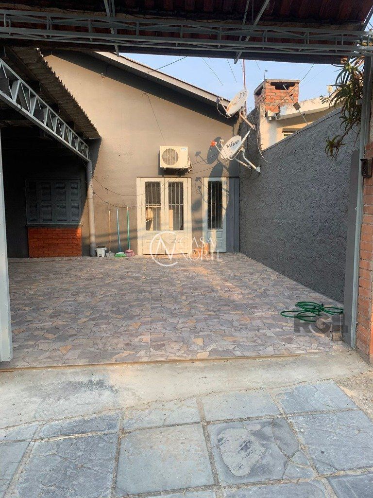 Casa à venda com 3 quartos, 130m², 1 suíte, 3 vagas, Acesso Marcelino Barski no bairro Jardim Sabará em Porto Alegre