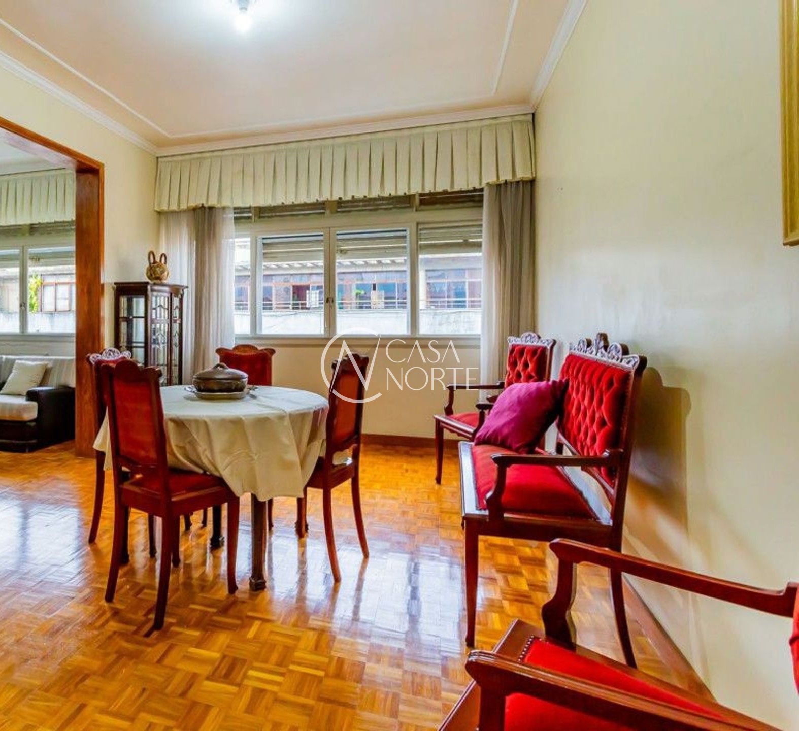 Apartamento à venda com 4 quartos, 196m², 1 suíte, 1 vaga, Rua Garibaldi no bairro Independência em Porto Alegre