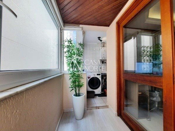 Apartamento à venda com 2 quartos, 60m², 1 suíte, 1 vaga, Rua Faria Santos no bairro Petrópolis em Porto Alegre