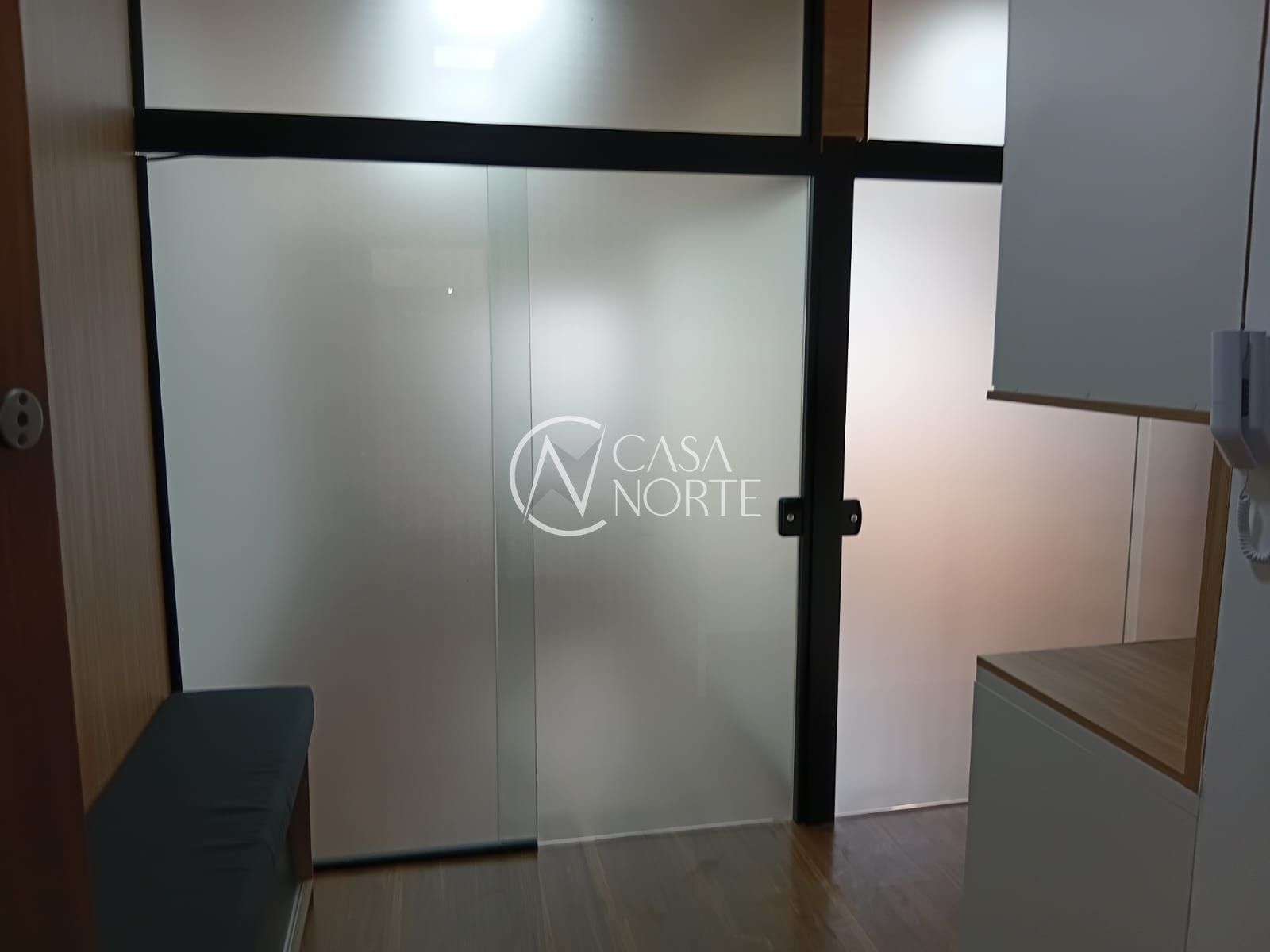 Sala Comercial à venda , 90m², 1 vaga, Rua Vinte e Quatro de Outubro no bairro Auxiliadora em Porto Alegre