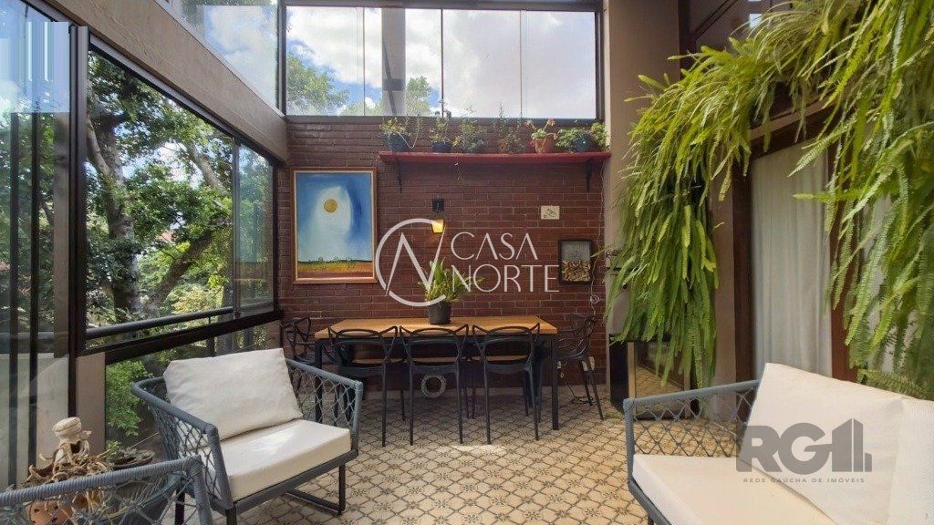 Casa de Condomínio à venda com 3 quartos, 199m², 2 suítes, 2 vagas, Rua Doutor Possidônio Cunha no bairro Vila Assunção em Porto Alegre