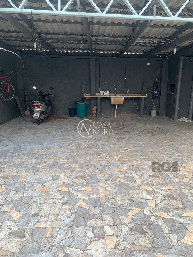 Casa à venda com 3 quartos, 130m², 1 suíte, 3 vagas, Acesso Marcelino Barski no bairro Jardim Sabará em Porto Alegre