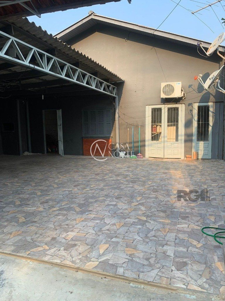 Casa à venda com 3 quartos, 130m², 1 suíte, 3 vagas, Acesso Marcelino Barski no bairro Jardim Sabará em Porto Alegre