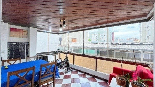 Apartamento à venda com 3 quartos, 115m², 1 suíte, 1 vaga, Rua Dona Oti no bairro Petrópolis em Porto Alegre