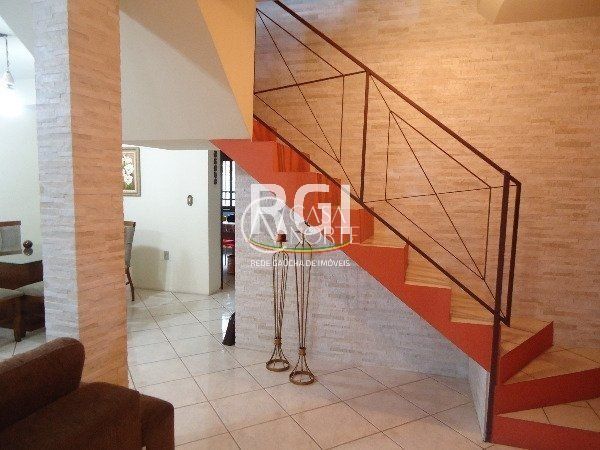 Casa à venda com 3 quartos, 320m², 1 suíte, 5 vagas, Rua Barao do Amazonas no bairro Partenon em Porto Alegre