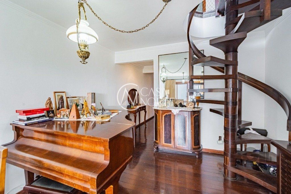 Cobertura à venda com 3 quartos, 269m², 1 suíte, 3 vagas, Rua Doutor Timóteo no bairro Moinhos de Vento em Porto Alegre